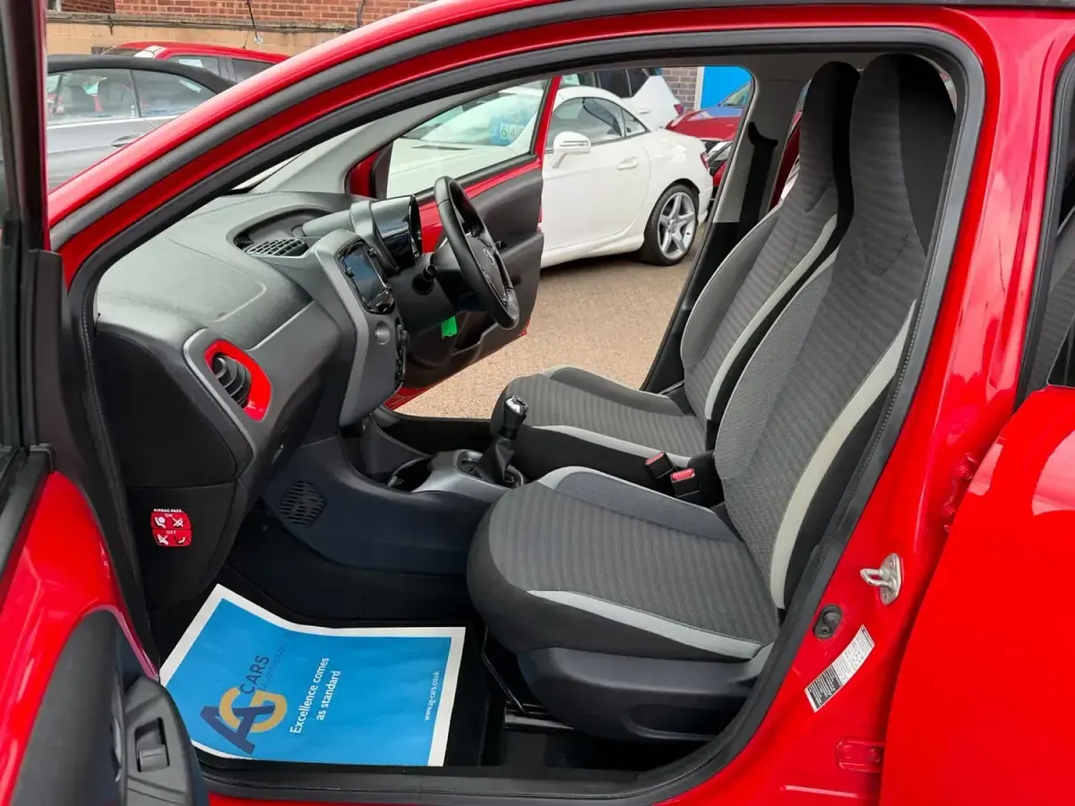 Gebraucht Toyota Aygo X-play 71 PS (52 kW) 2020 Rot Kleinwagen