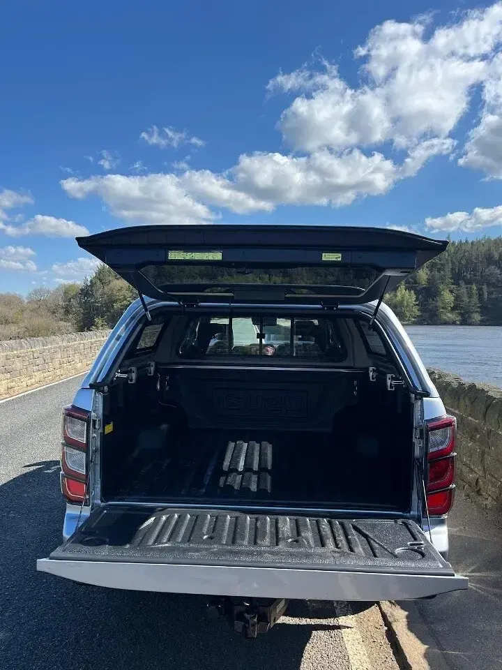 New Isuzu D-Max 2025 Silver Pickup