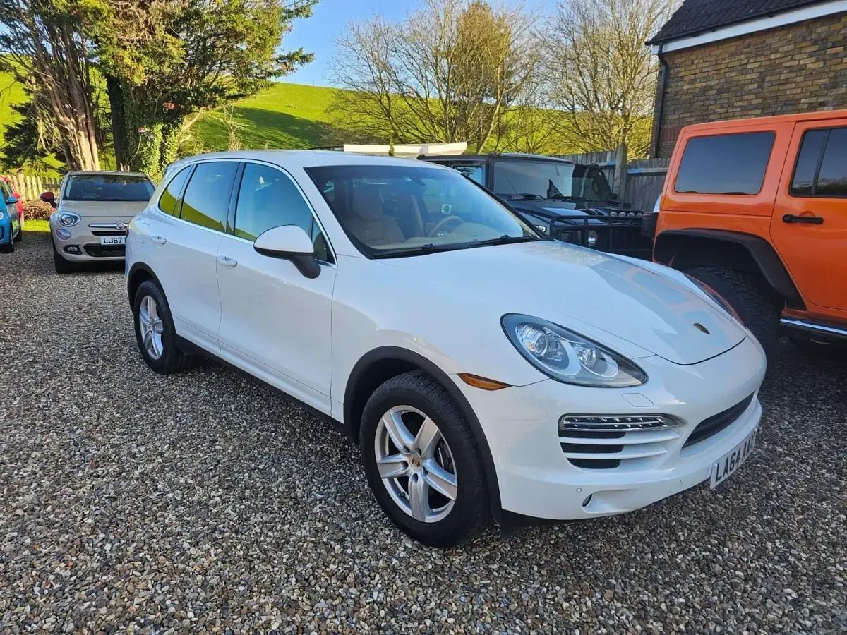 Używany Porsche Cayenne 300 KM (220 kW) 2025 Biały SUV