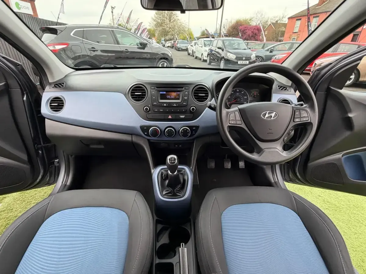 Usado Hyundai i10 SE 87 HP (63 kW) 2015 Cinzento Citadino