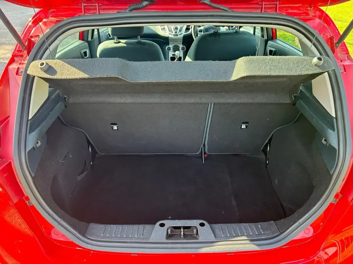 Used Ford Fiesta Zetec 82 HP (60 kW) 2012 Red Hatchback