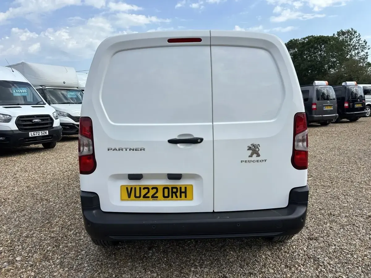 Used Peugeot Partner 131 HP (96 kW) 2022 White MPV