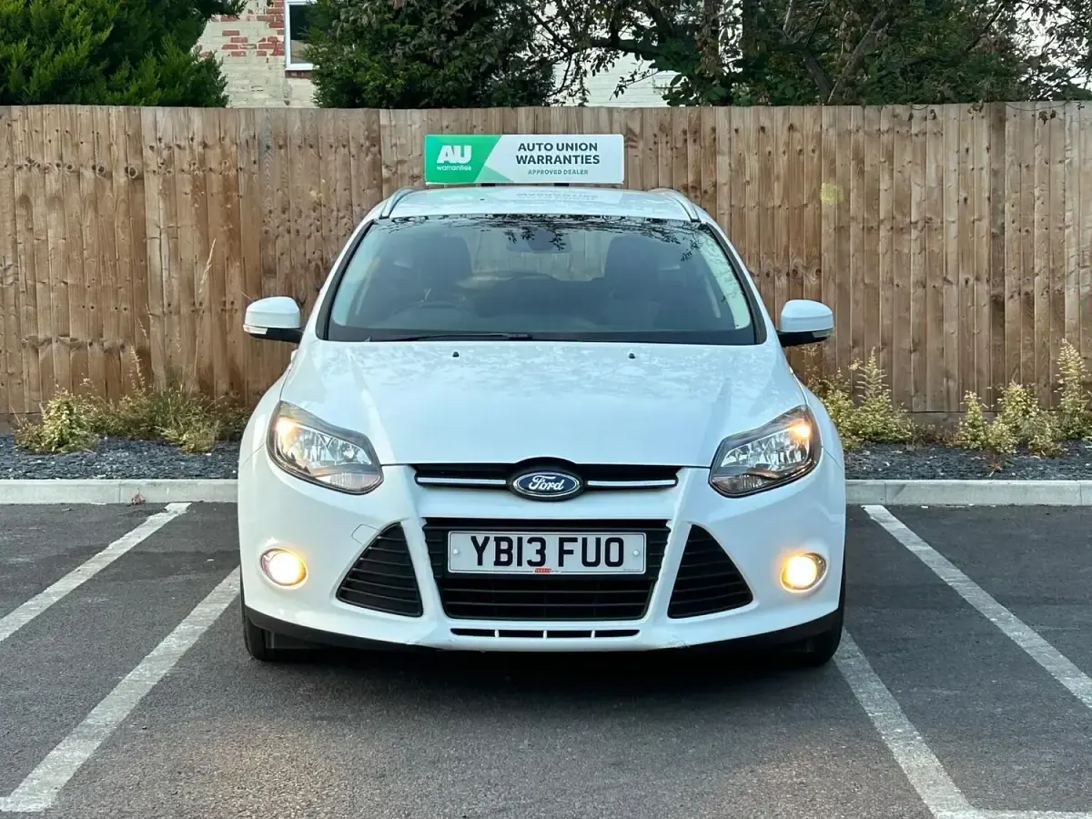 Used Ford Focus Zetec 2013 White Estate