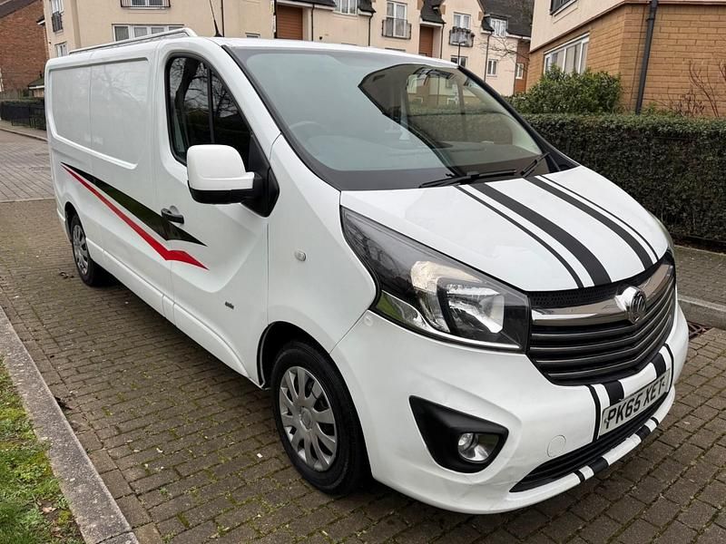 Used Vauxhall Vivaro Sportive 115 HP (84 kW) 2015 White MPV
