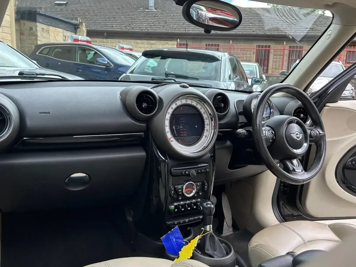 Usado Mini Cooper D 112 CV (82 kW) 2012 Negro Utilitario
