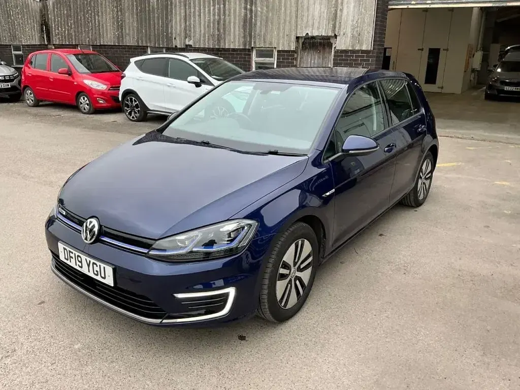 Begagnad VW e-Golf 99 kW (135 HK) 2019 Blå Halvkombi