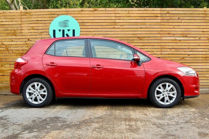 Used Toyota Auris 2012 Red Hatchback