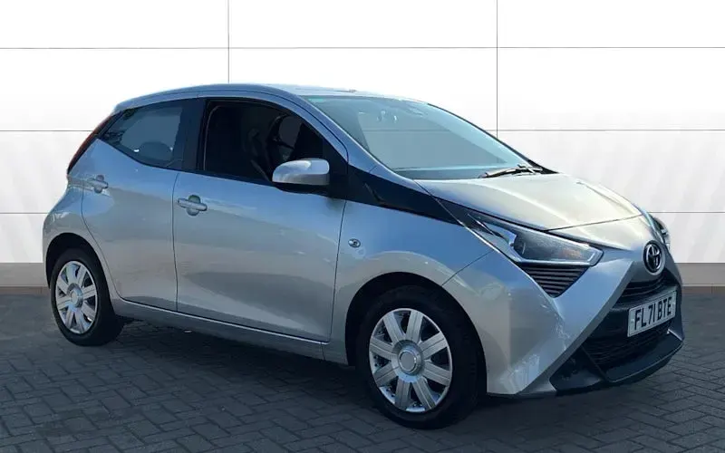 Used Toyota Aygo X-play 72 HP (52 kW) 2021 Hatchback