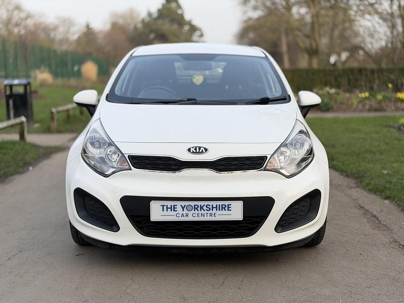 Used Kia Rio 2014 White Hatchback