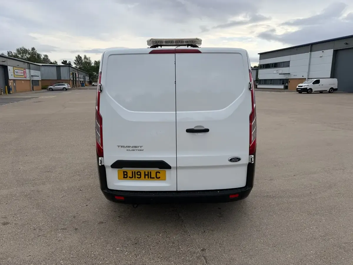 Used Ford Transit Custom 105 HP (77 kW) 2019 White Van