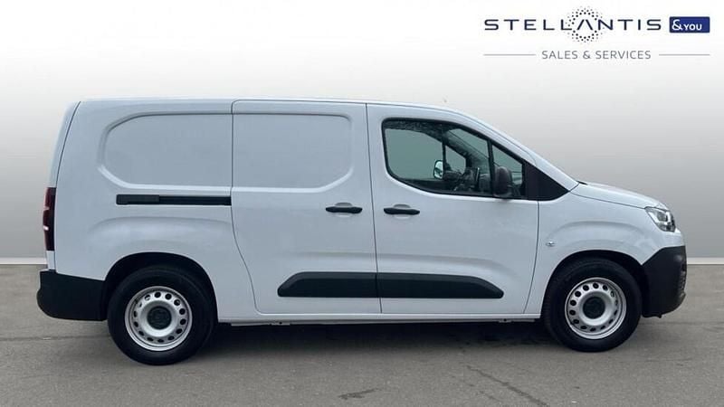 Used Citroën e-Berlingo 98 kW (134 HP) 2024 White MPV