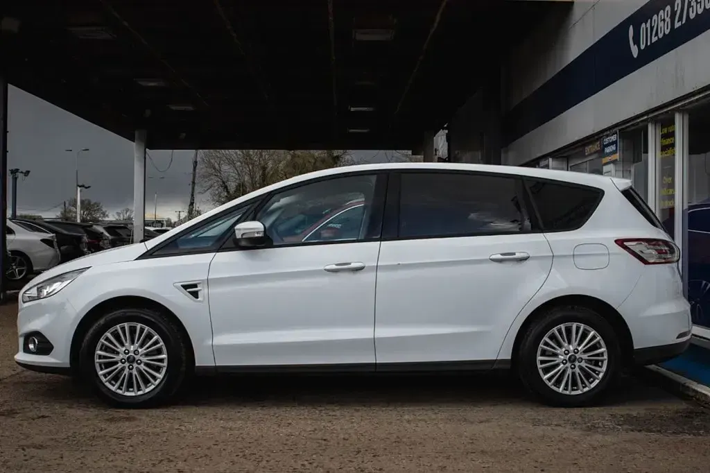 Used Ford S-MAX Zetec 165 HP (121 kW) 2019 White MPV