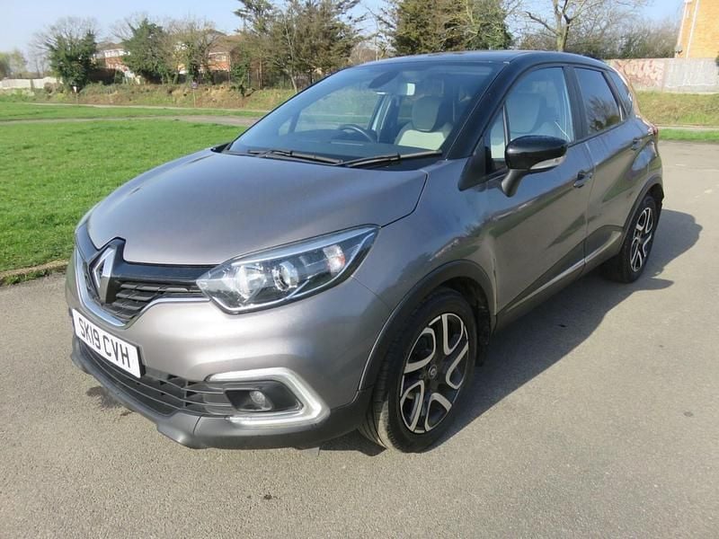 Used Renault Captur Iconic 90 HP (66 kW) 2019 Grey/black SUV