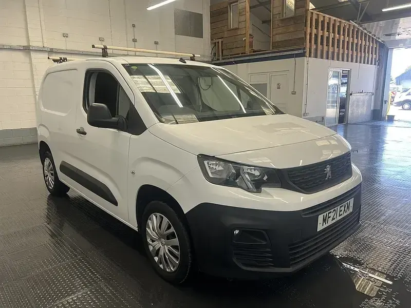 Used Peugeot Partner 100 HP (73 kW) 2021 White MPV
