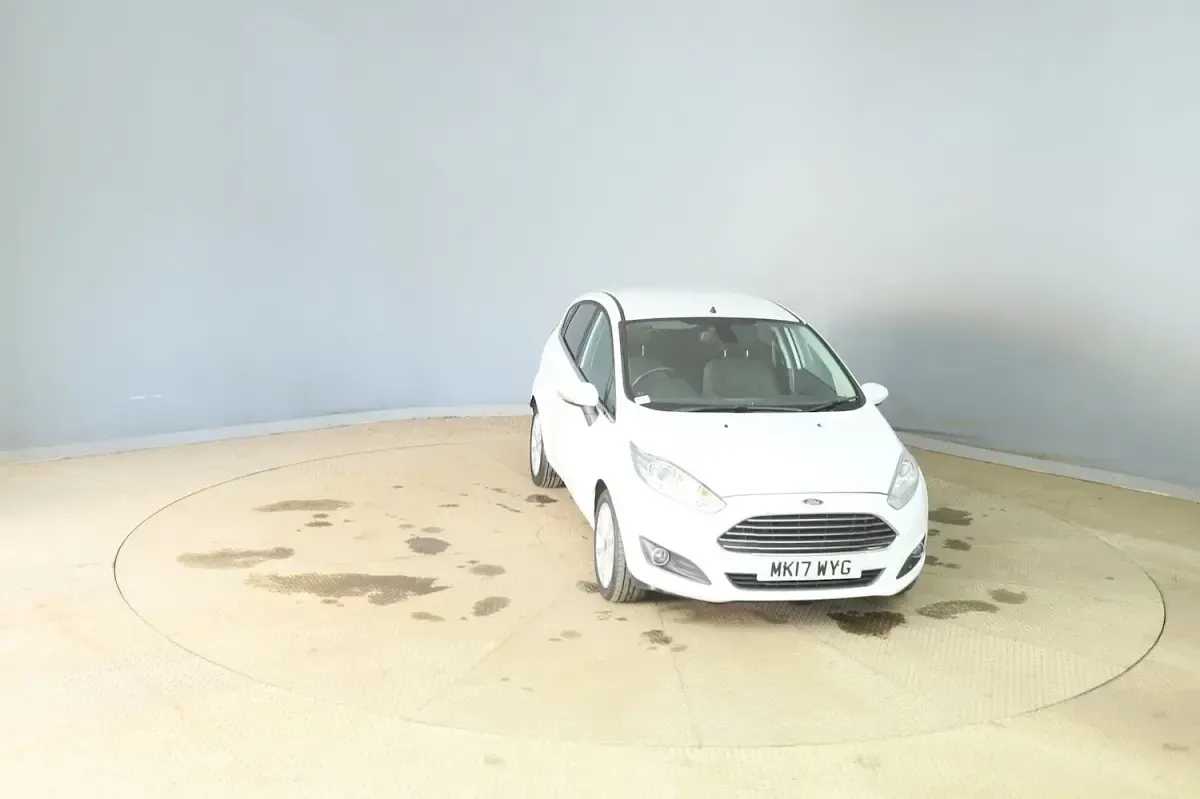 Used Ford Fiesta Titanium 125 HP (91 kW) 2017 White Hatchback