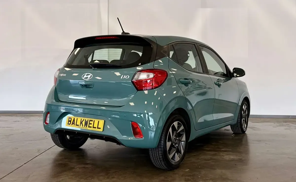 Used Hyundai i10 Advanced 2024 Green Hatchback
