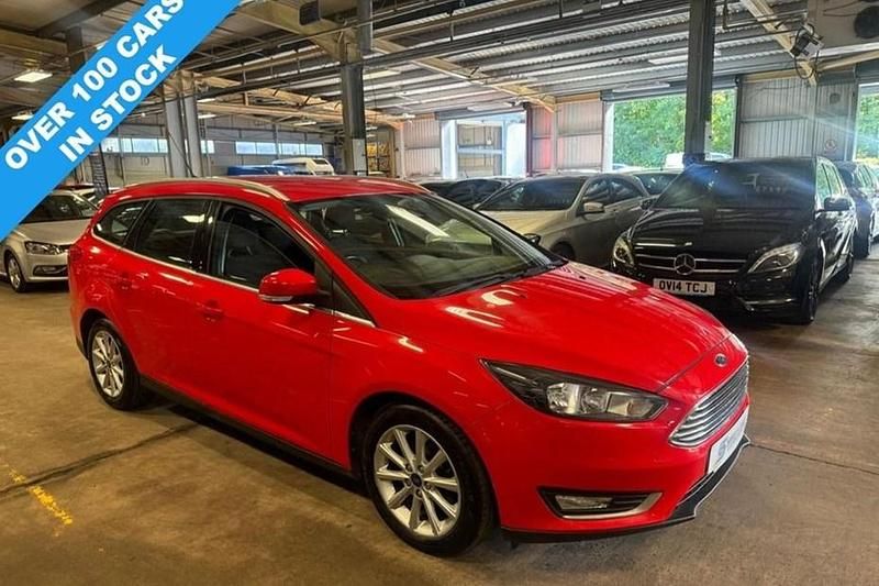 Used Ford Focus Titanium 120 HP (88 kW) 2016 Red Estate