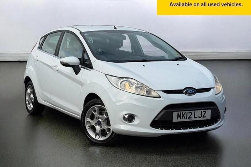 Used Ford Fiesta Zetec 82 HP (60 kW) 2012 White Hatchback