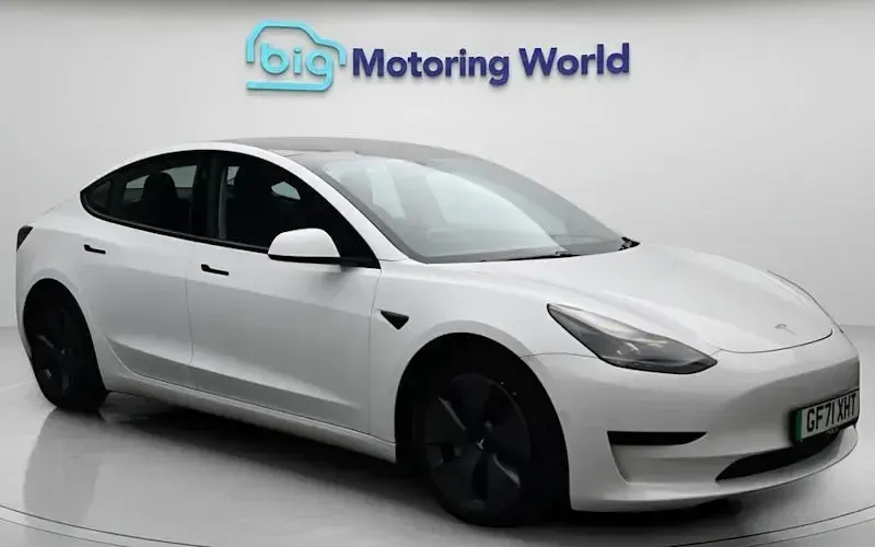Used Tesla Model 3 Standard Range Plus 222 kW (302 HP) 2021 Sedan