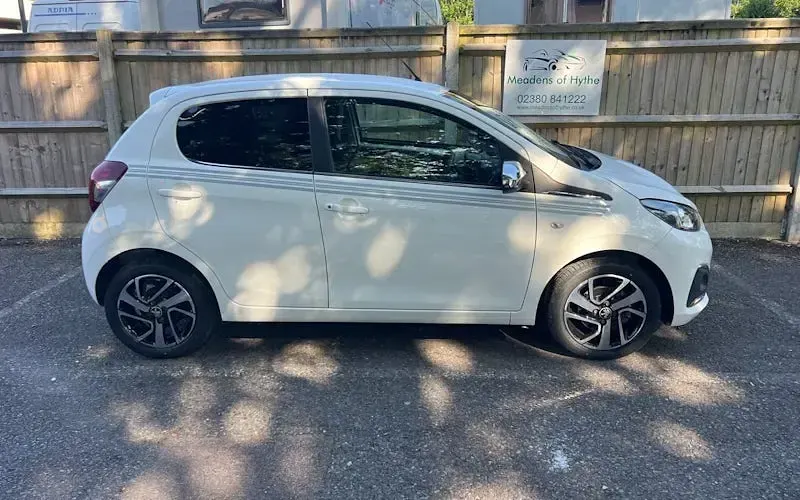 Used Peugeot 108 Collection 72 HP (52 kW) 2019 White Hatchback