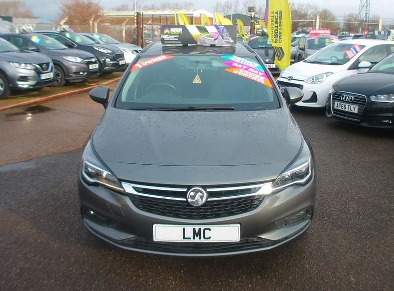 Used Vauxhall Astra S 105 HP (77 kW) 2019 Grey Estate