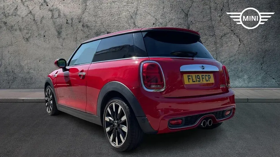 Used Mini Cooper S Exclusive 189 HP (139 kW) 2019 Red Hatchback