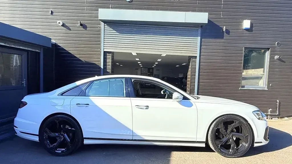 Usado Audi A8 Sport 286 HP (210 kW) 2023 Branco Sedan