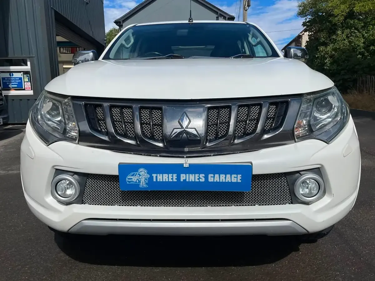Used Mitsubishi L200 181 HP (133 kW) 2017 White Pickup