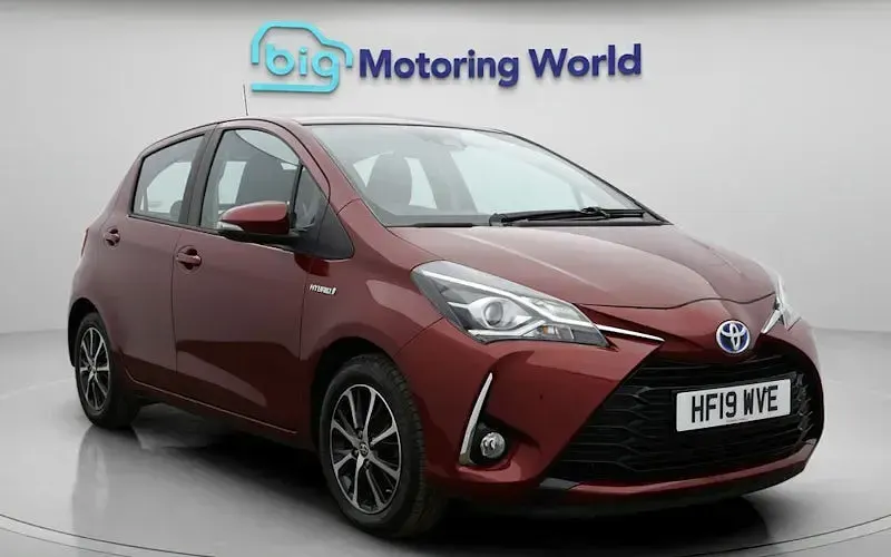 Used Toyota Yaris Hybrid 101 HP (74 kW) 2019 Hatchback