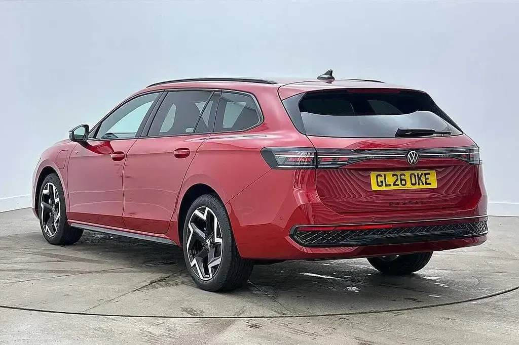 New VW Passat R-line 204 HP (150 kW) 2026 Red Estate