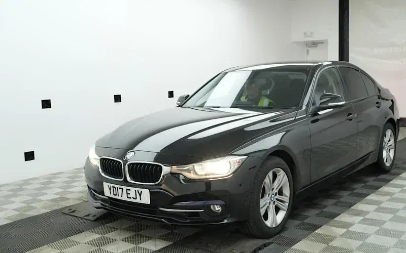 Used BMW 318 Sport Line 136 HP (100 kW) 2017 Black Sedan