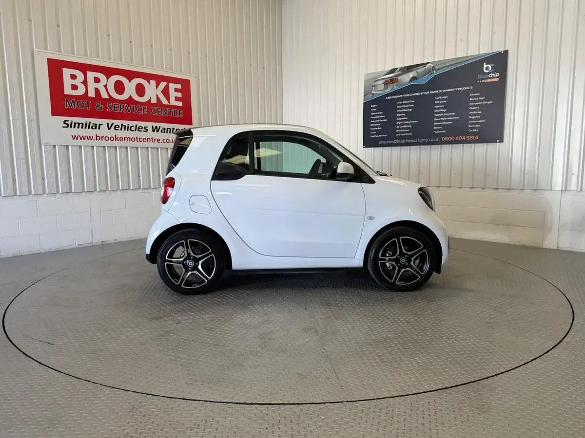 Used Smart ForTwo Electric Drive Premium 60 kW (82 HP) 2023 White Coupe
