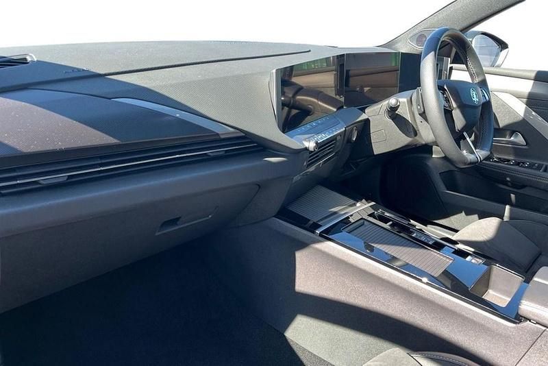 Used Vauxhall Astra Ultimate 178 HP (130 kW) 2024 Grey Estate