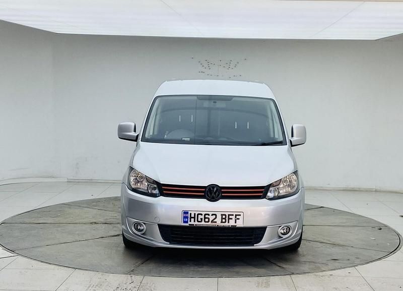 Usado VW Caddy Highline 102 HP (75 kW) 2012 Prateado Monovolume