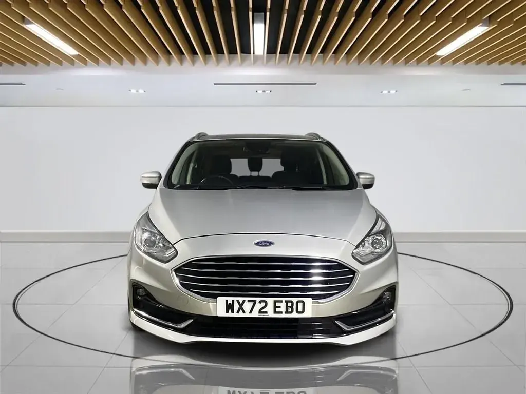 Usado Ford S-MAX Titanium 190 HP (139 kW) 2023 Prateado Monovolume