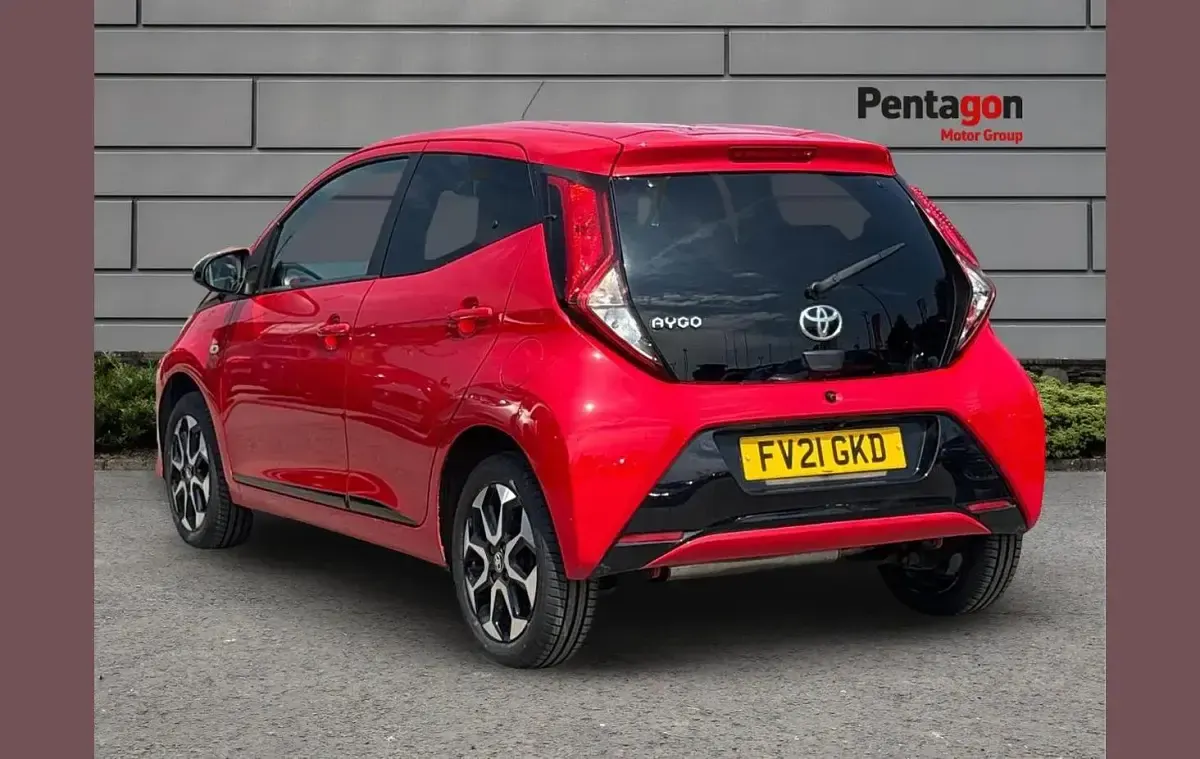 Used Toyota Aygo Trend 72 HP (52 kW) 2021 Red Hatchback