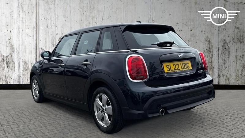 Begagnad Mini Cooper Classic 134 HK (98 kW) 2022 Svart Halvkombi