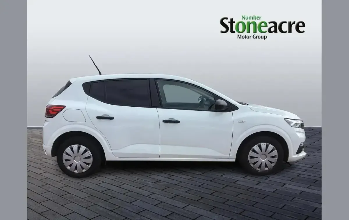 Used Dacia Sandero Essentiel 91 HP (66 kW) 2023 White Hatchback