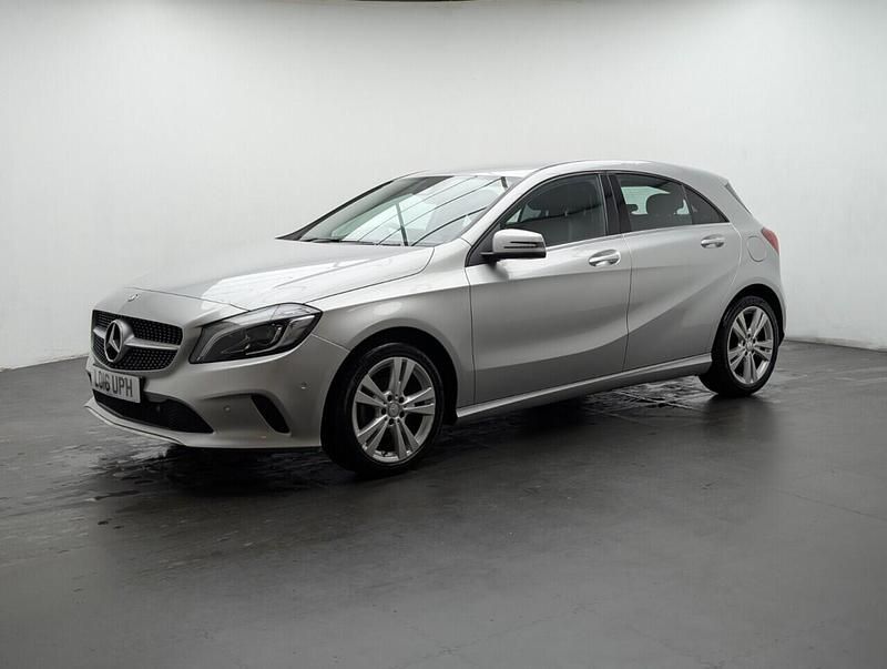 Used Mercedes A180 Premium 109 HP (80 kW) 2016 Silver Hatchback