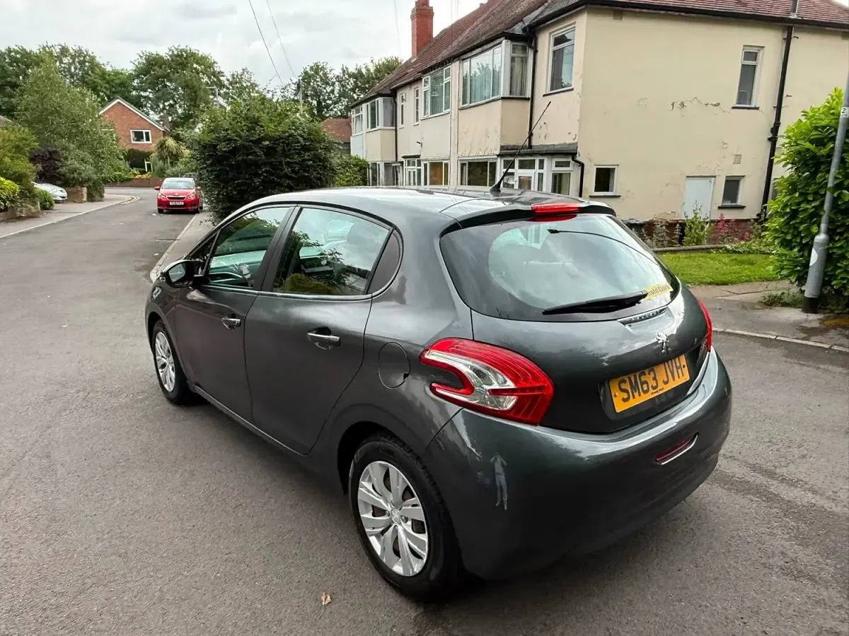 Used Peugeot 208 Access 82 HP (60 kW) 2014 Grey Hatchback
