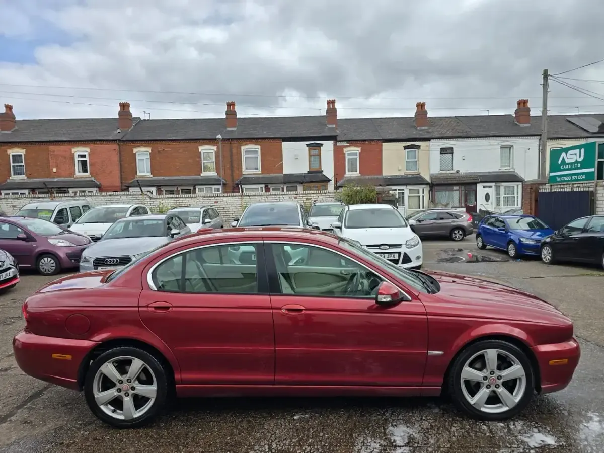 Used Jaguar X-type SE 143 HP (105 kW) 2008 Red Sedan