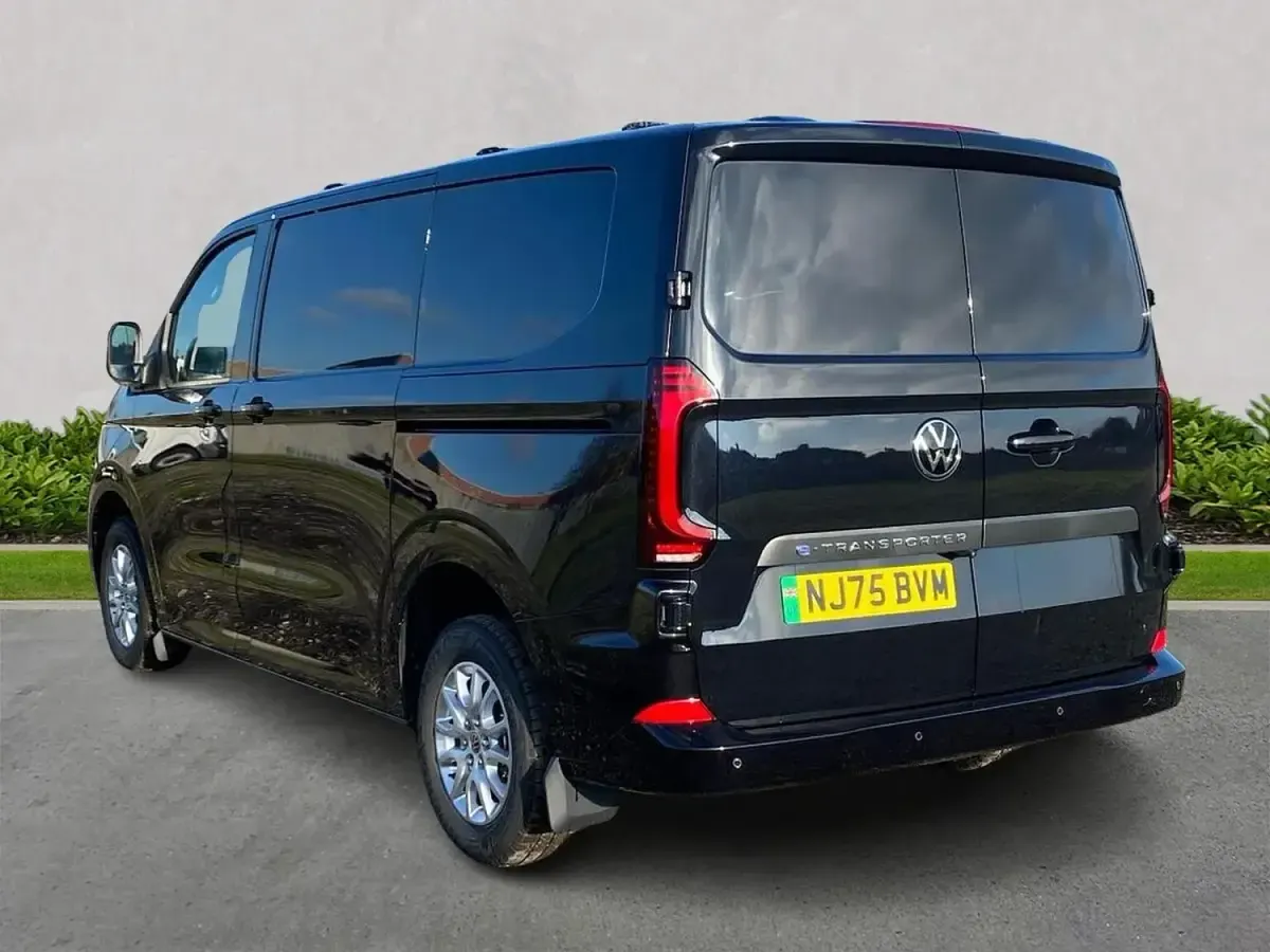 Nouă VW Transporter Pro 160 kW (218 CP) 2025 Negru Van