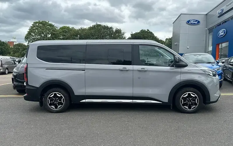 Used Ford Tourneo Active 160 kW (218 HP) 2025 MPV
