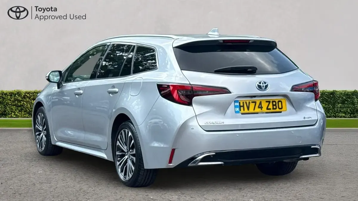 Used Toyota Corolla Design 140 HP (102 kW) 2024 Silver metallic Estate