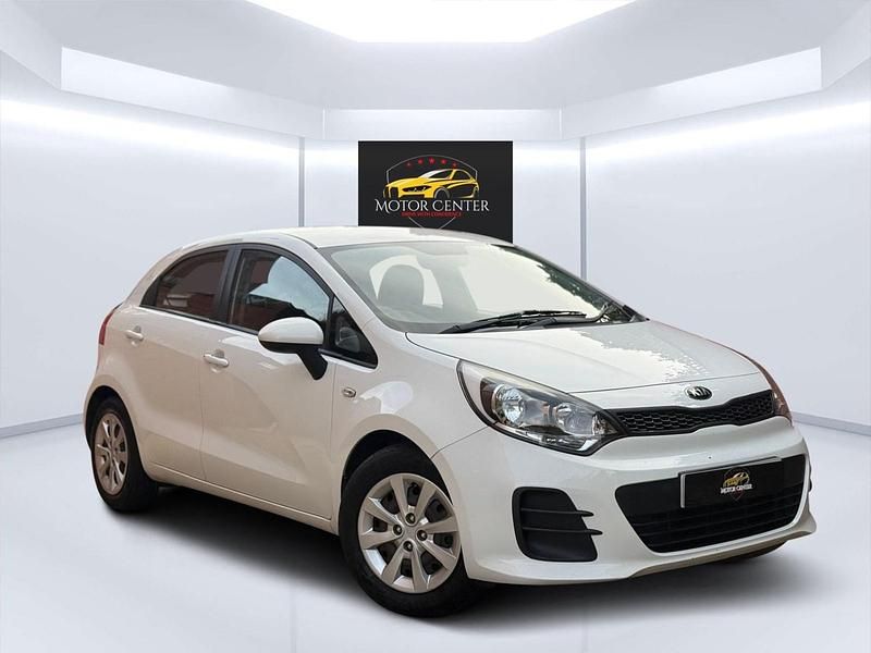 White Used 2015 Kia Rio Hatchback | £3,699 (Good price) - Image 1/4