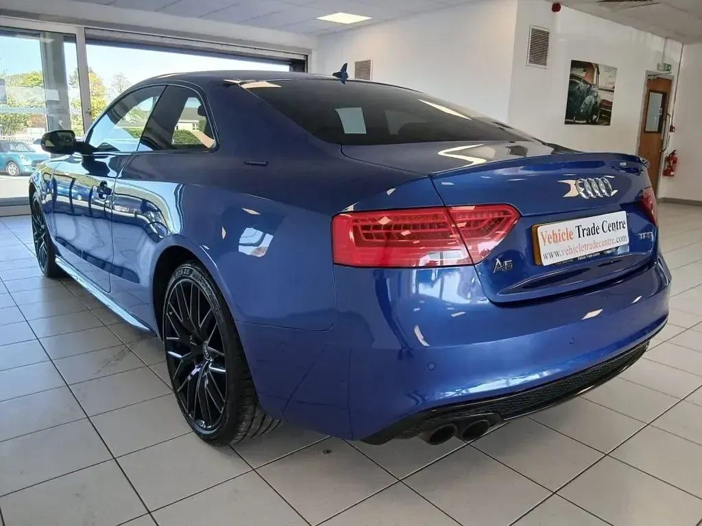 Begagnad Audi A5 Black Edition 177 HK (130 kW) 2016 Blå Sportkupé