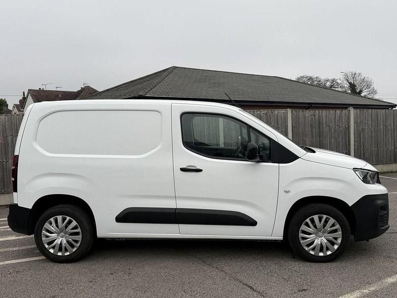Used Peugeot Partner Premium 131 HP (96 kW) 2022 White MPV