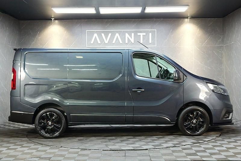 Used Renault Trafic 150 HP (110 kW) 2022 Grey MPV