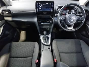 Used Toyota Yaris Hybrid 116 HP (85 kW) 2023 Black Estate