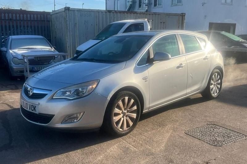 Silver Used 2010 Vauxhall Astra Hatchback | £1,650 (Good price) - Image 1/1